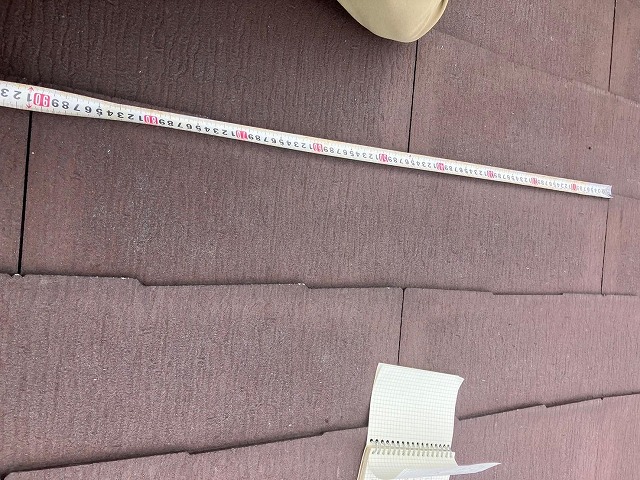 スレート板の幅を計測